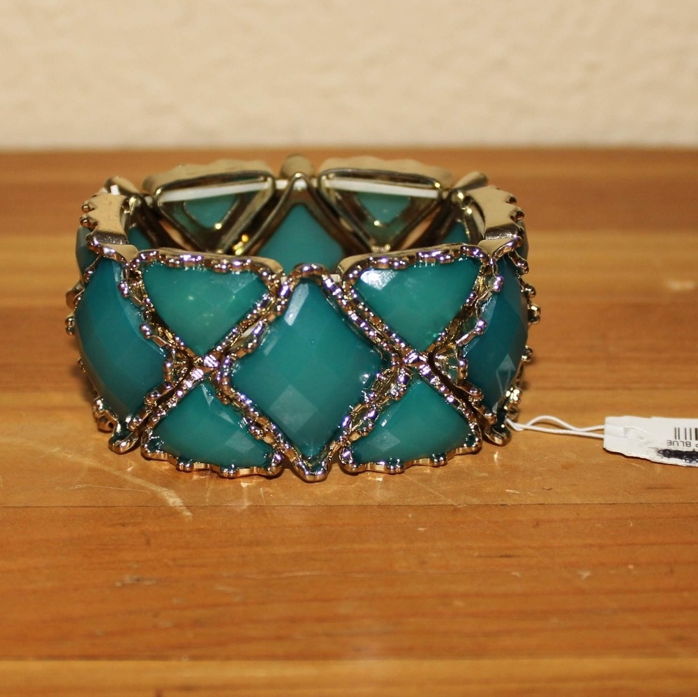 NWT Fun stretchy bracelet.